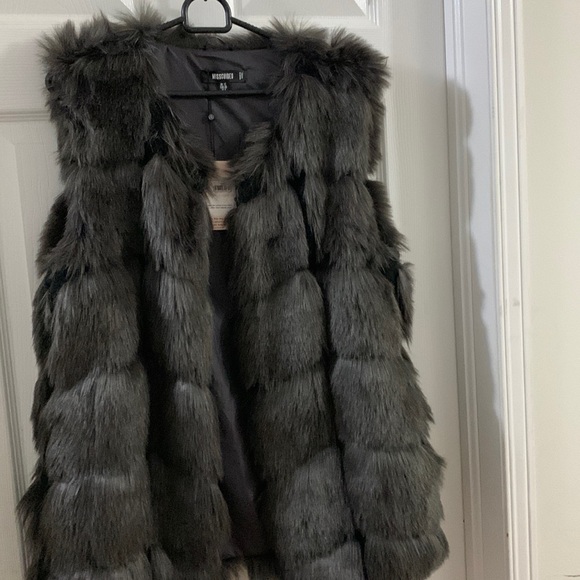 Misguided faux fur vest - Picture 1 of 5